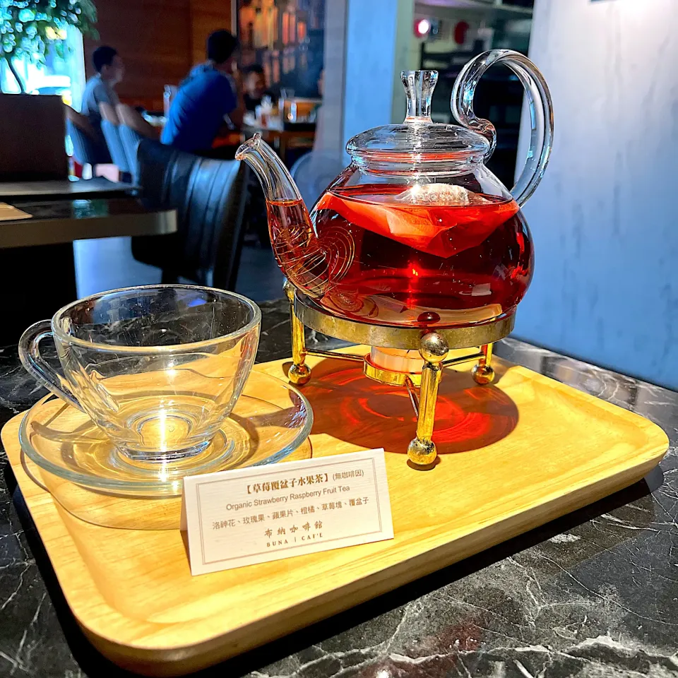 Organic strawberries raspberries fruit tea|skyblueさん