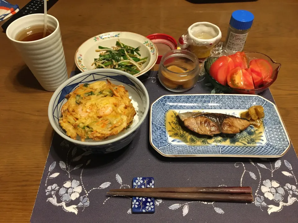 小海老の野菜かき揚げ丼、ぶり照り、野菜炒め、トマト(夕飯)|enarinさん