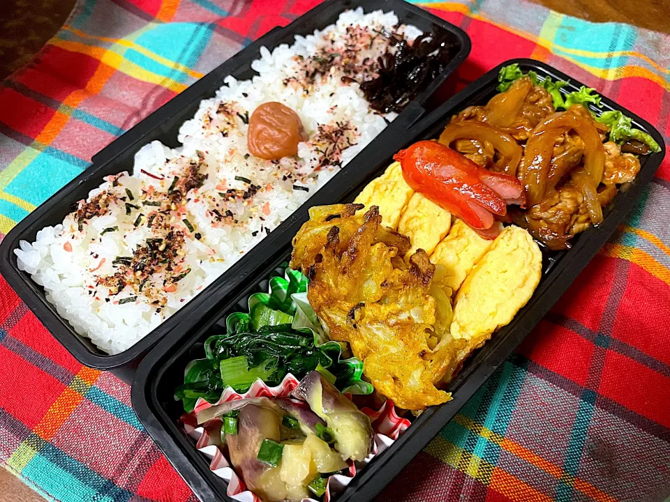 お弁当★牛丼と玉ねぎのケチャップ炒め、粉チーズ卵、小松菜のラー油和え、なすの柚子胡椒蒸し、玉ねぎのカレーかき揚げ|ハルさん