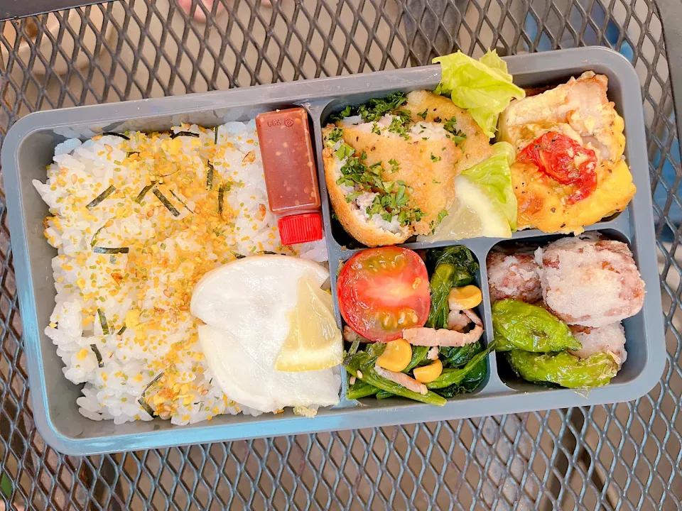 Snapdishの料理写真:あじのピカタのお弁当|とぴさん