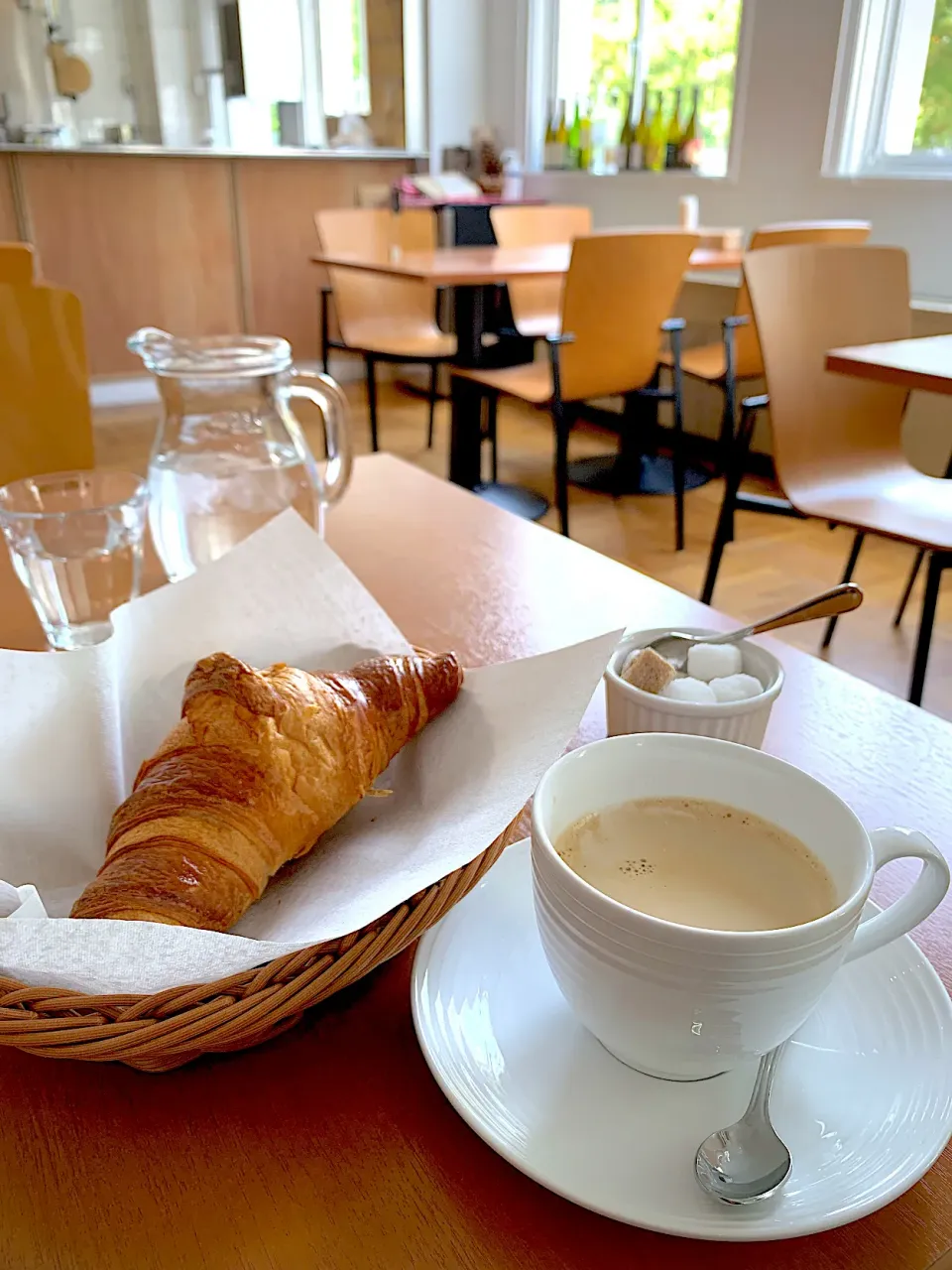 菓子パンとコーヒー　カフェオレ|みゃ〜・はつさん