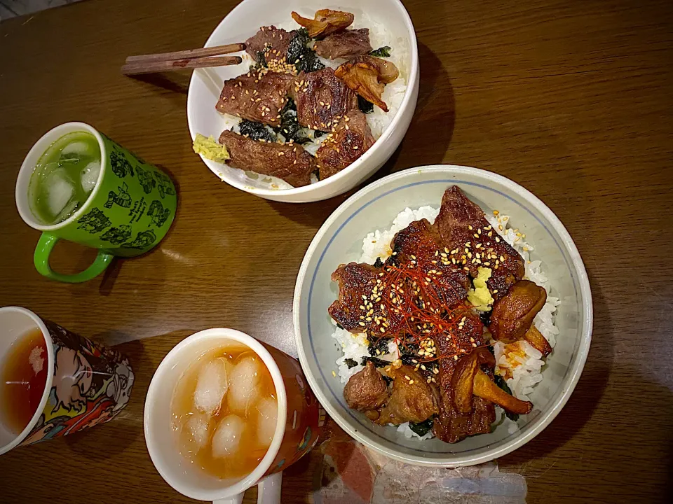 牛ステーキ丼　焼き海苔　糸唐辛子　アイスティー　青汁|ch＊K*∀o(^^*)♪さん