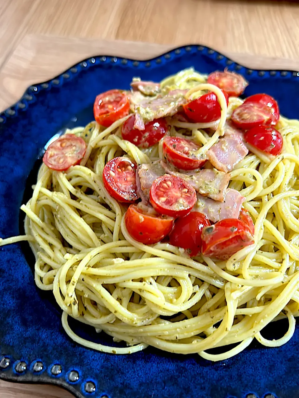 ベーコンとミニトマトのジェノベーゼパスタ|お米泥棒🍚さん