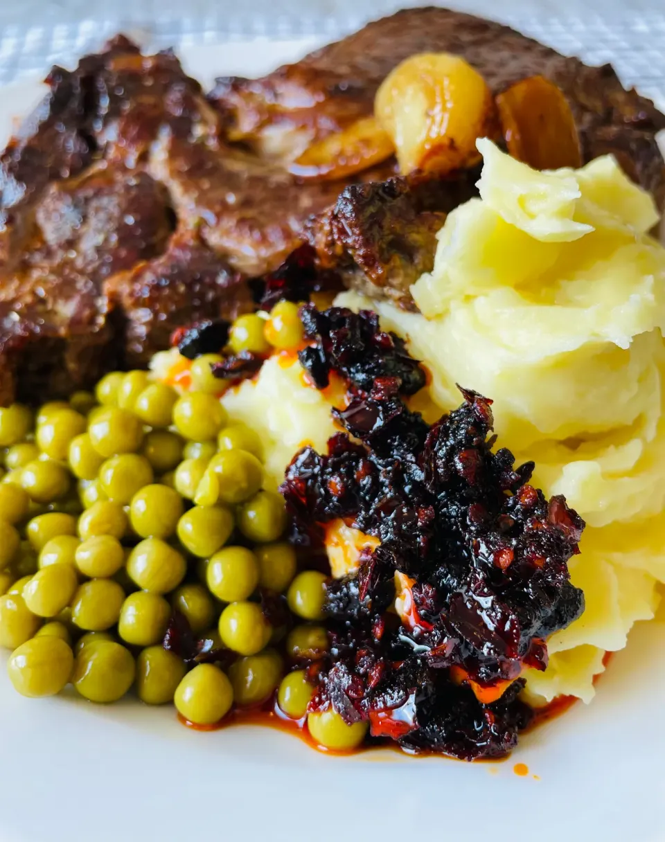 Beef steak 🥩😋👍potato🥔chilli oil 🌶️🌶️sauce 🫛🫛🫛🫛|baskaさん