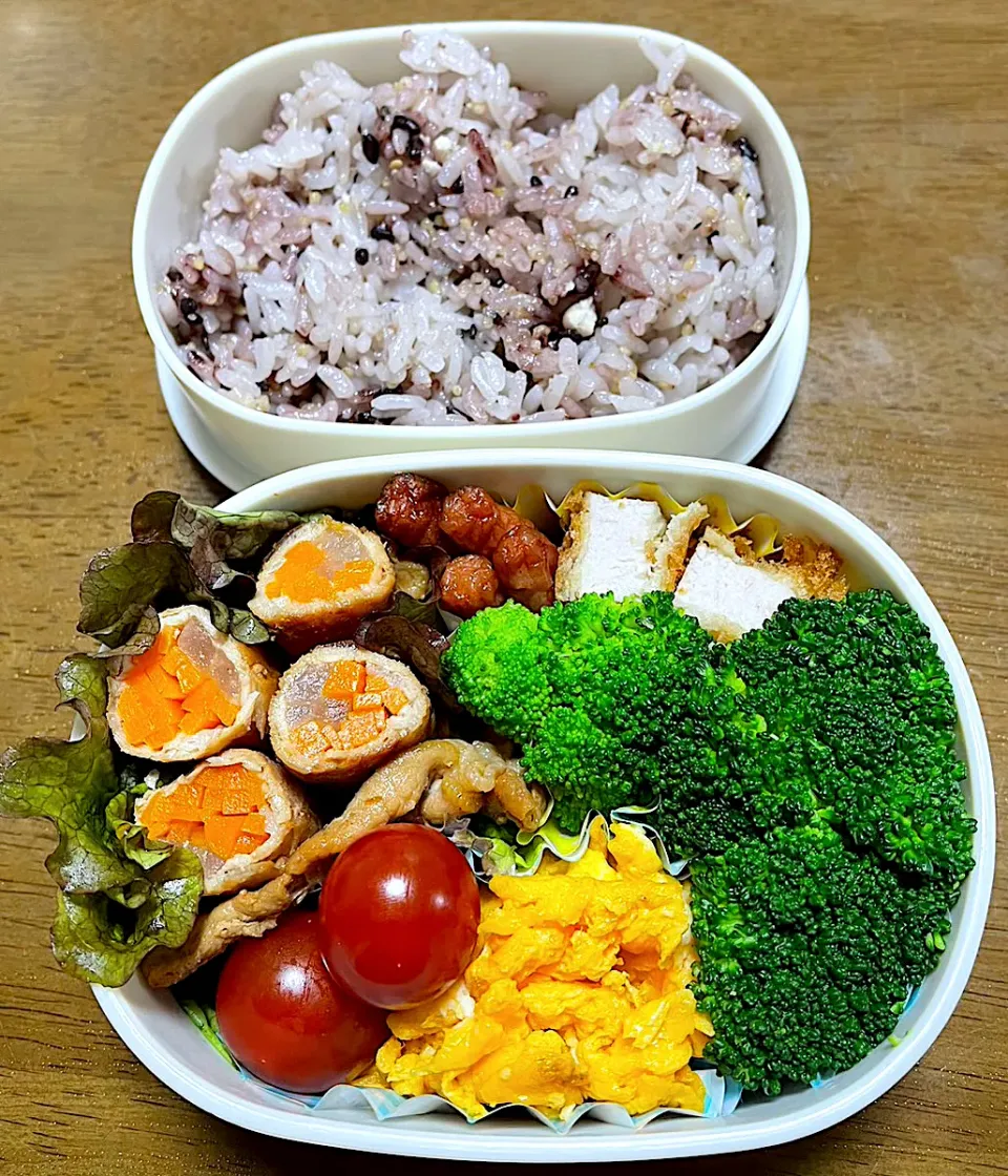 Snapdishの料理写真:人参と玉ねぎのお肉巻き🥕🧅|たるぎさん