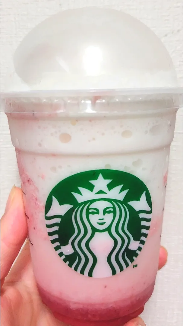 Snapdishの料理写真:2023 0514　スタバいちご🍓|いもこ。さん