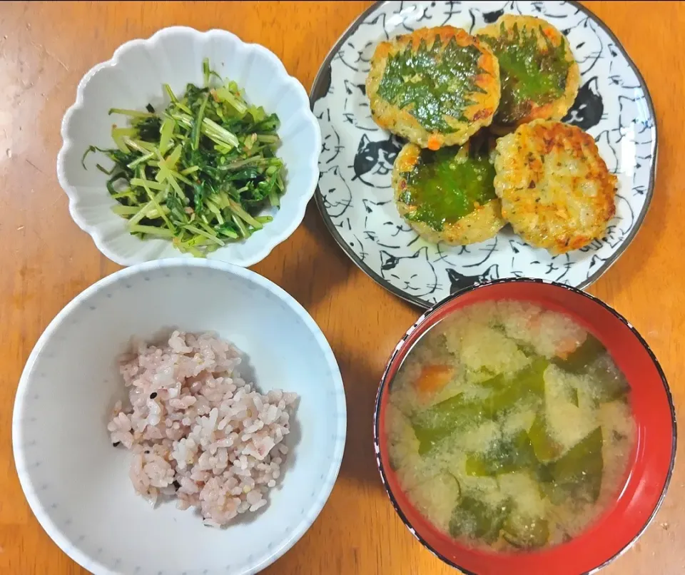 2023 0514　鶏の大葉つくね　水菜のおひたし　なめことわかめのお味噌汁|いもこ。さん