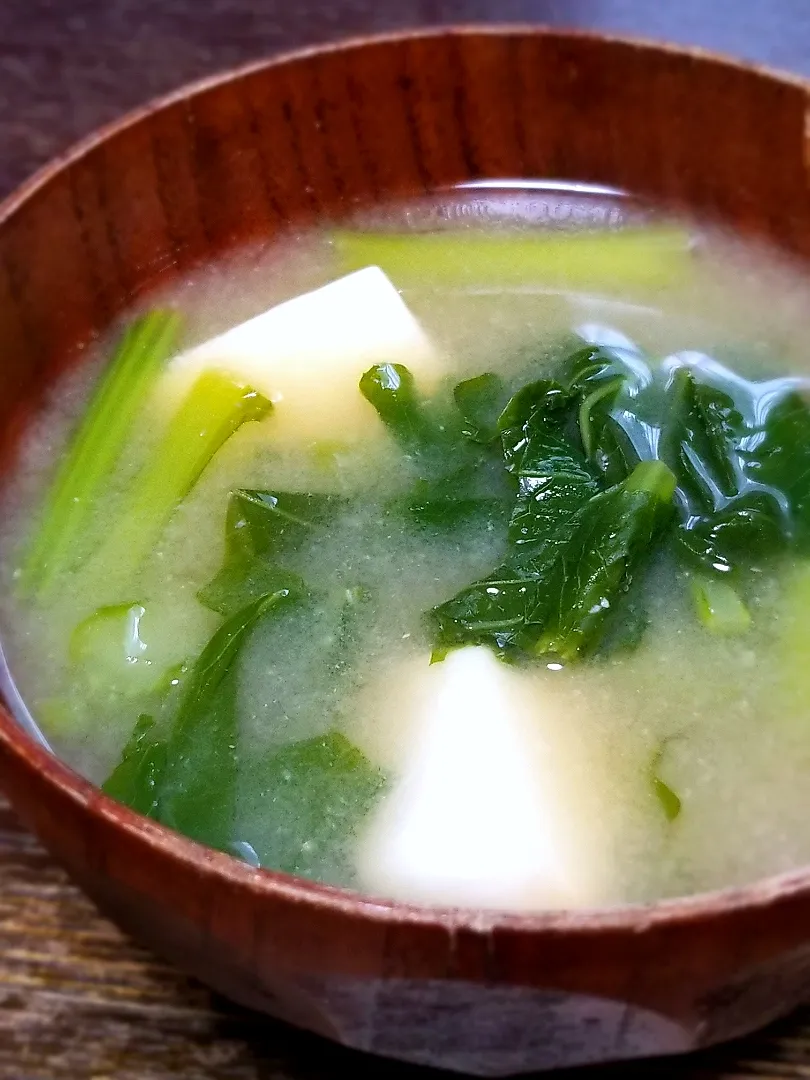 パパ作👨かぶの葉と豆腐の味噌汁|ぱんだのままんさん