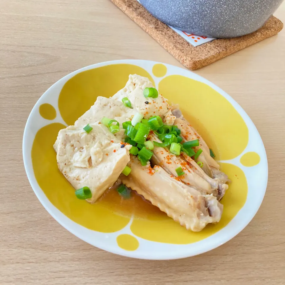 Snapdishの料理写真:手羽中しみしみ豆腐|ゆーいん ｜ 楽ちん しあわせごはん 𓆸⋆*さん