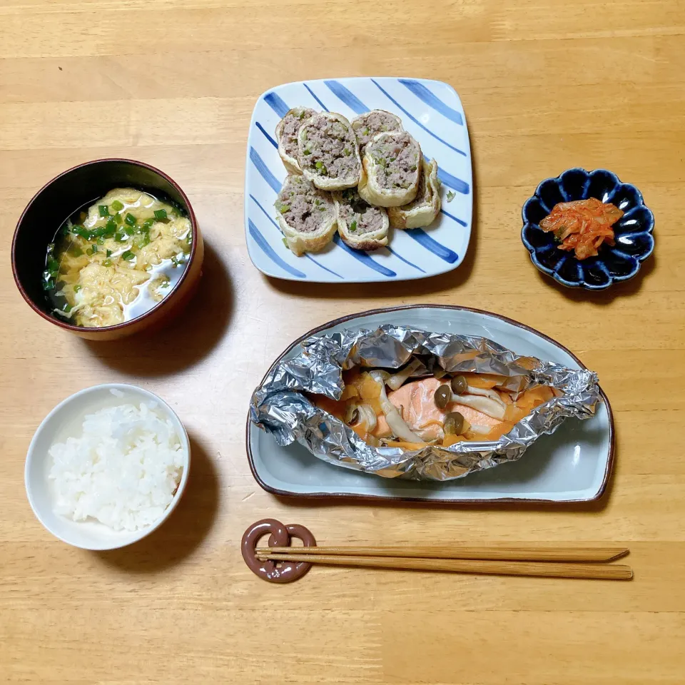 鮭のホイル焼きと油揚げの肉詰め|ちゃみこさん