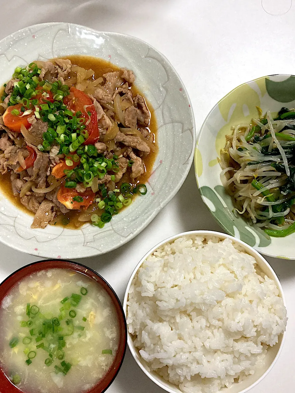 牛肉と玉ねぎとトマト炒め&ほうれん草ともやしのナムル＆新玉ねぎと卵のスープ|Hiromiさん