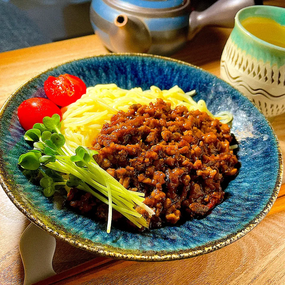 この時期にぴったりな🍜肉味噌のジャージャー麺です。😋|S の食卓2さん