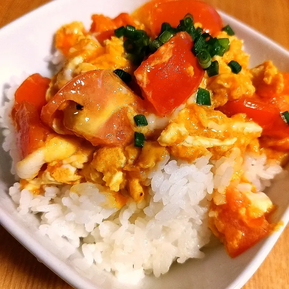 トロっとトマ卵丼🍅|チョコさん