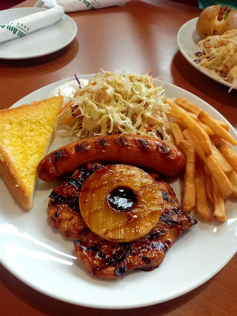 Hawaiian Chicken & Spicy Sausage + Salad, Fries & Buttery Toast for Dinner 🥰|An'leeさん