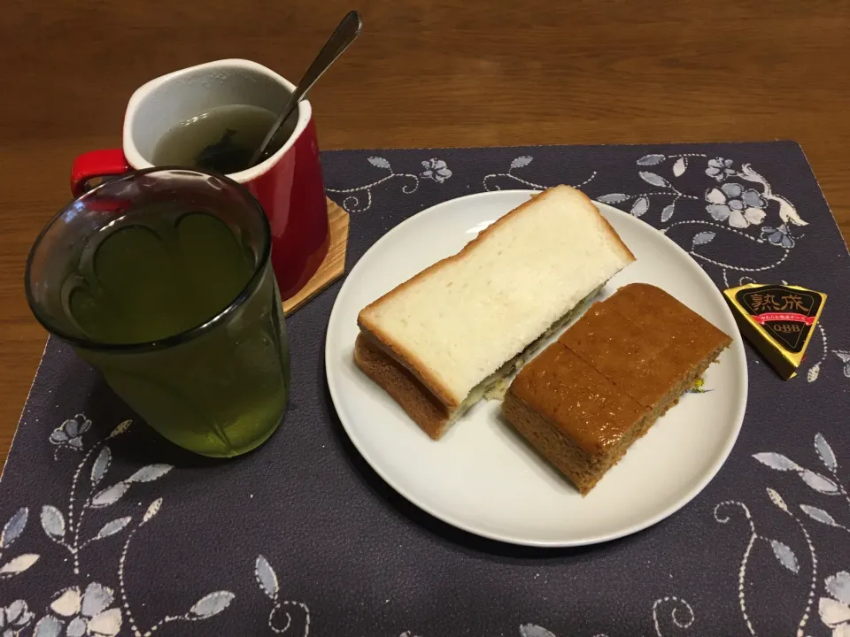 メンチカツサンドイッチ、黒糖フークレエ(朝ご飯)|enarinさん