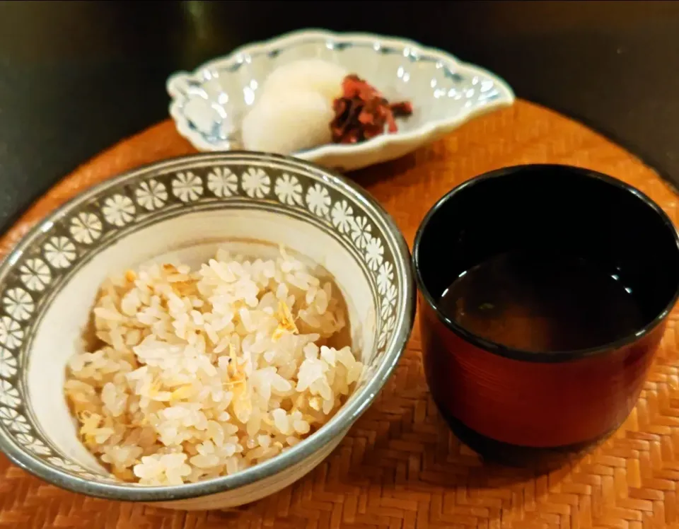 食事
新生姜と桜海老ご飯
汁・赤だし|哲さん