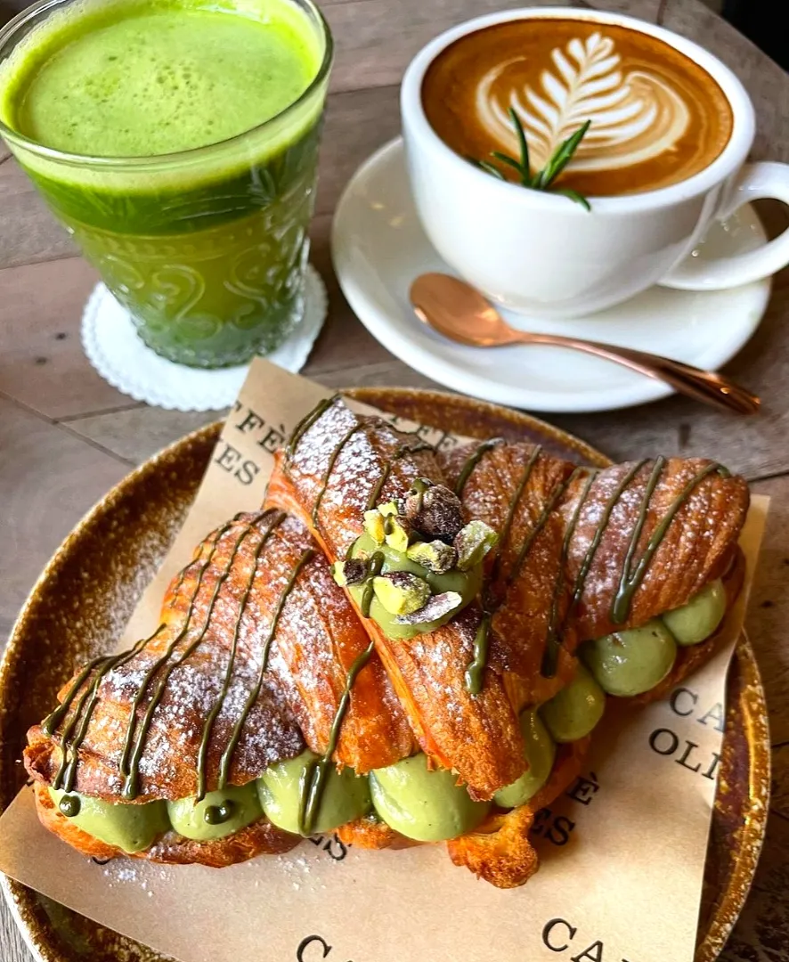 Delish Brunch w/ Cornetto Alla Crema + Rosemary Latte & Tiramisu Latte 🥐🇮🇹☕🌿
...
...
It's Such a Marvelous Meal to Start The Day 🥰|An'leeさん