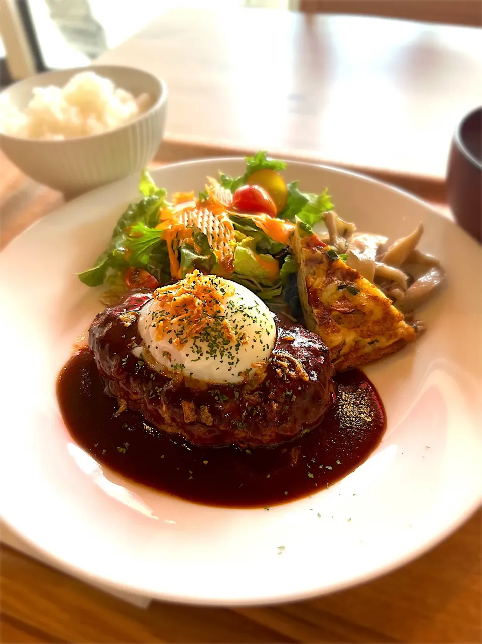 洋食GuuGuuのとろ〜り温玉デミハンバーグ|れりさん