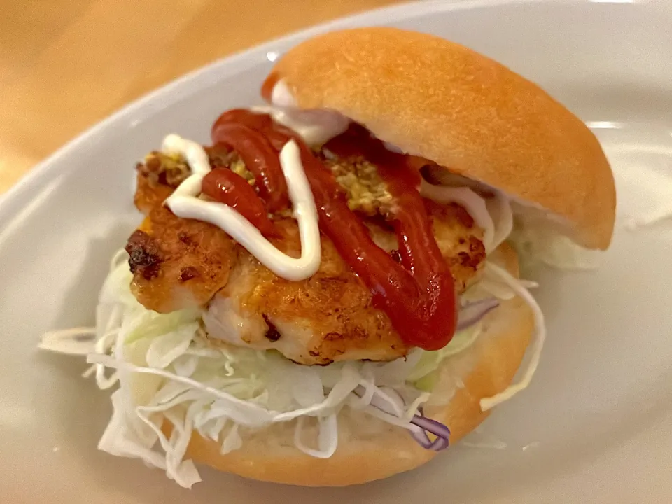 チキンナゲットの米粉バーガー|きょうさん