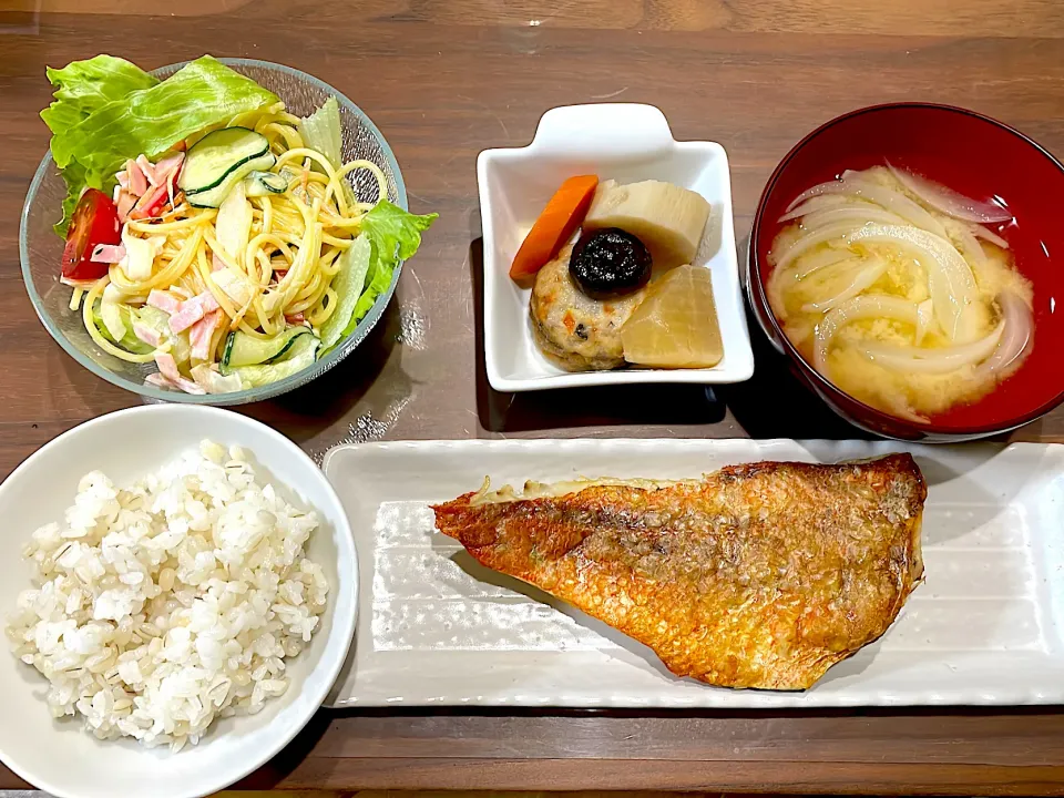 赤魚の干物　新玉の味噌汁　煮物　スパサラ|おさむん17さん