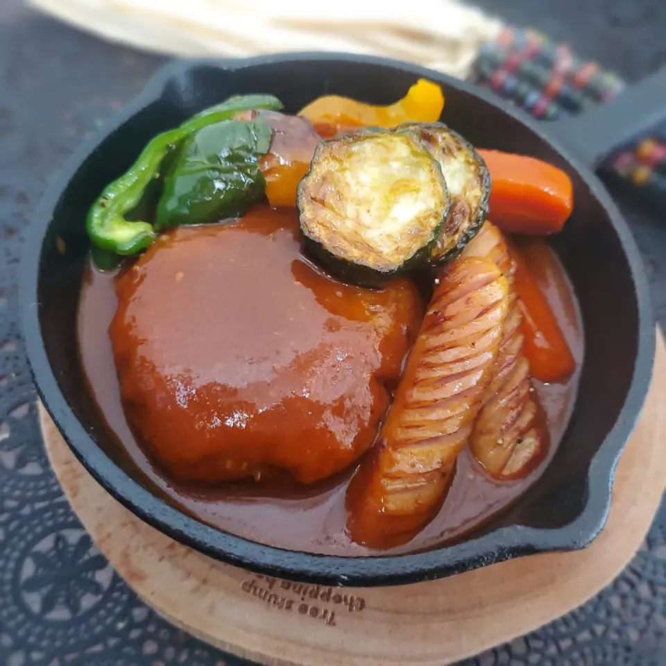 煮込みハンバーグ( ˙▿˙　)肉盛🍖|まぁさん