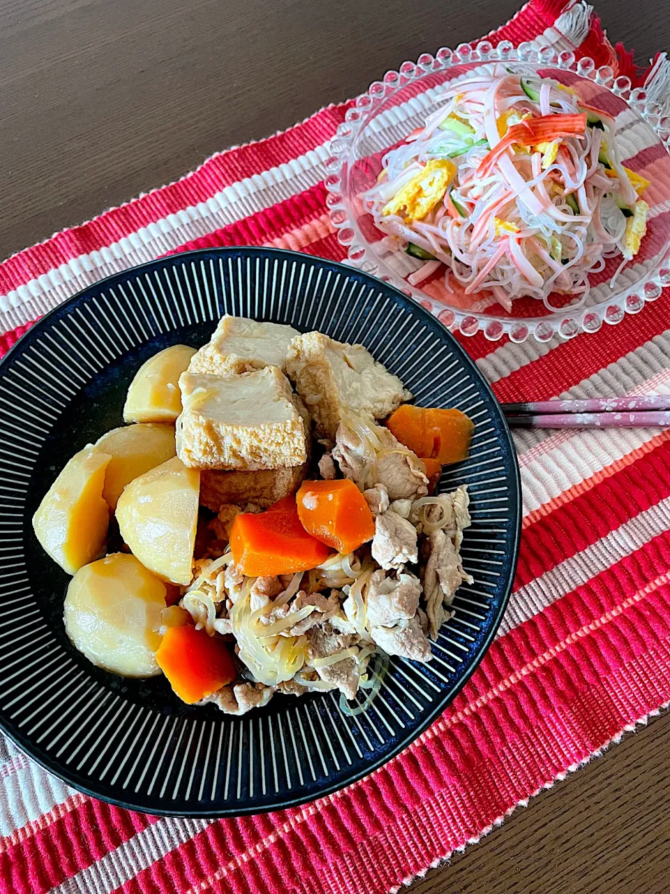 絹揚げ入り肉じゃが🥔と春雨サラダの晩御飯✨|いっちゃんさん