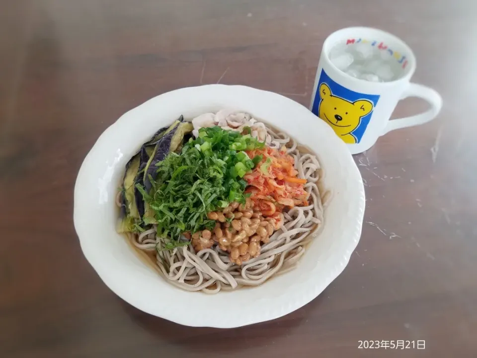 Snapdishの料理写真:2023年5月21日の昼ご飯
キムチ納豆そば
焼酎水割り|ソラ♂のご飯さん