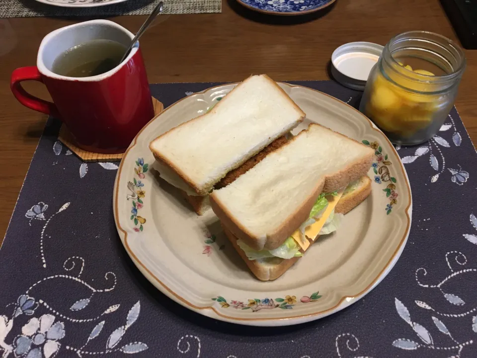 コロッケサンド、サンドイッチ(昼飯)|enarinさん