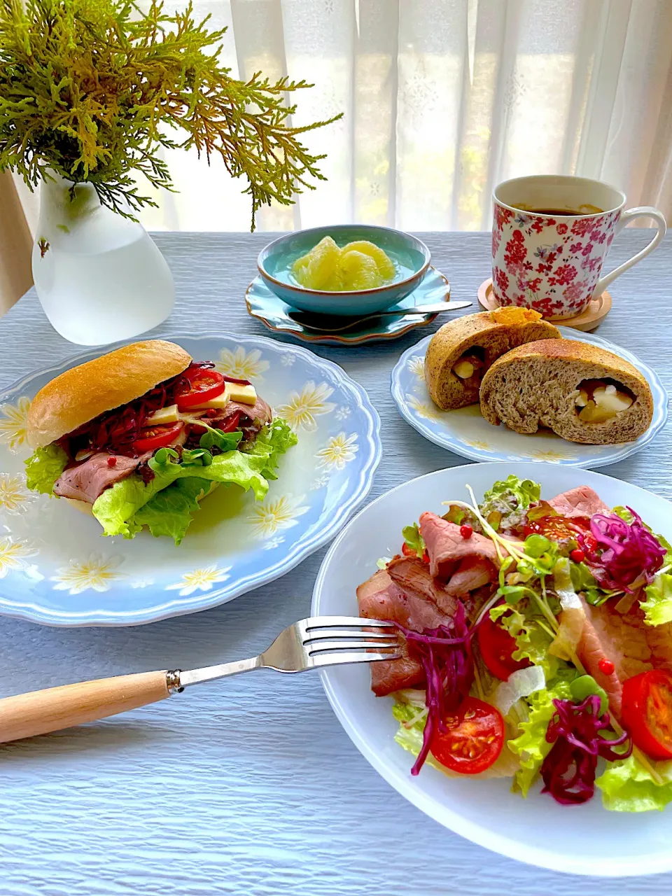 休日のブランチ🥯ベーグルサンド🥗＆フルーツ|サミカさん