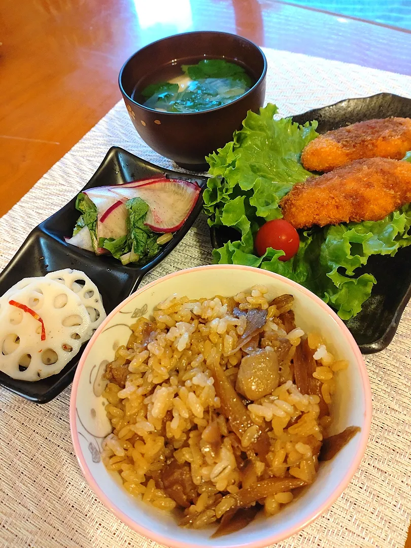 ☆鶏めし
☆マグロカツ
☆レンコン酢の物
☆赤カブ浅漬け
☆豆腐すまし汁|chikakoさん