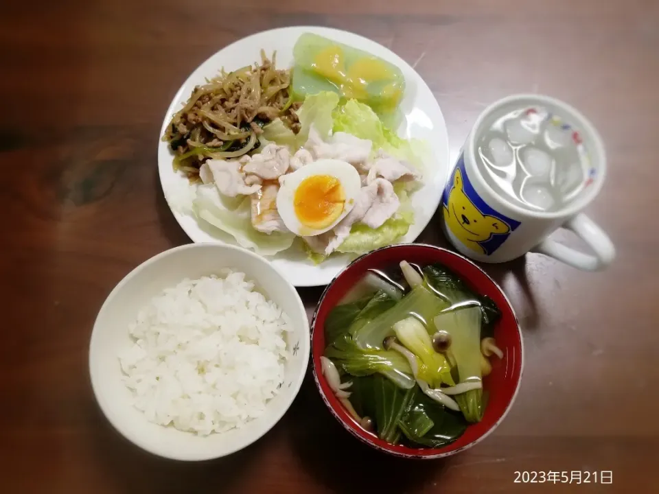 2023年5月21日の晩ご飯
冷しゃぶ
挽肉ともやしの炒めもの
さしみこんにゃく
チンゲン菜としめじのスープ
焼酎水割り|ソラ♂のご飯さん