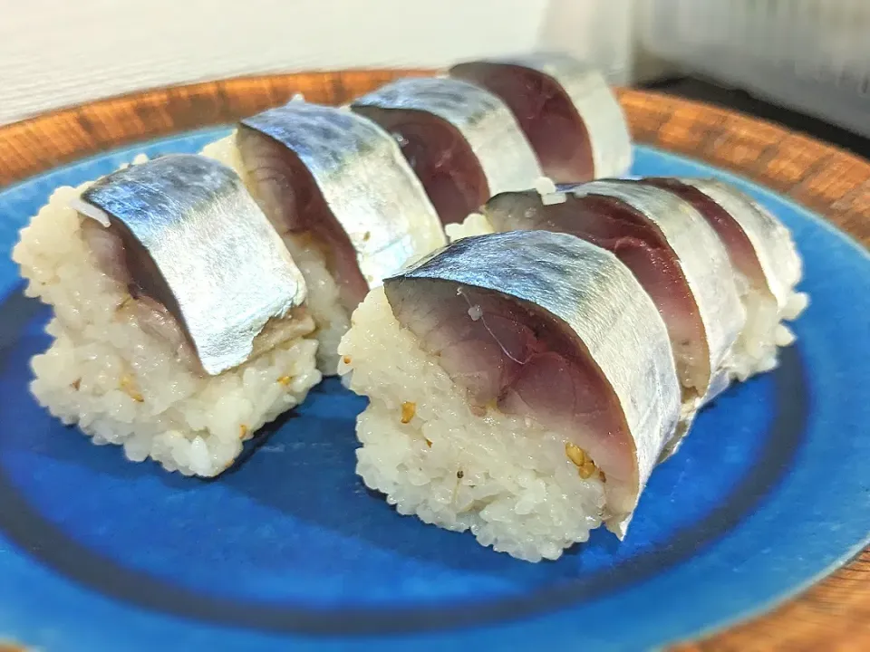 鯖の棒鮨🐟
キズシができる高知の鯖と出会い、
作ってみました。棒鮨。
意外と簡単なのに美味しい！！|dish＆mealさん