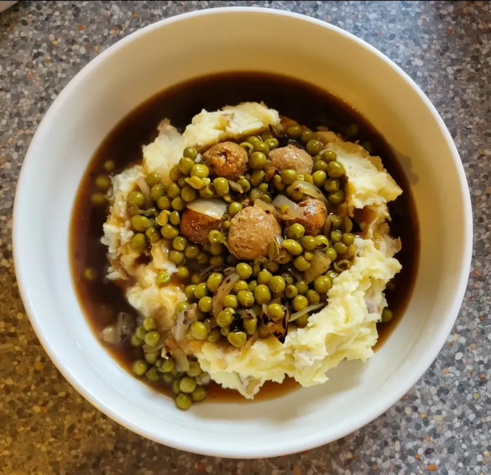 Cheesy Mash and Meatballs|FatGirlFoodJourneyさん