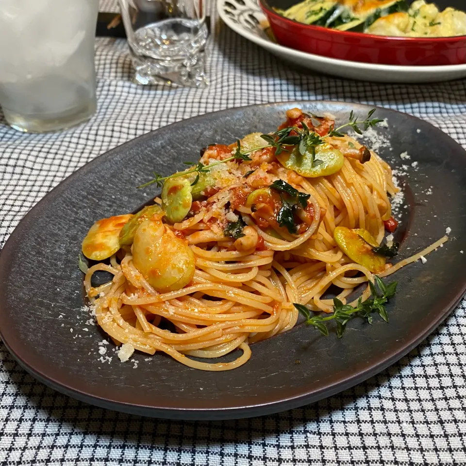 そら豆ときのこのトマトソースパスタ|麻紀子さん