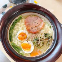 Snapdishの料理写真:サッポロ一番塩ラーメン|ユキジさんさん