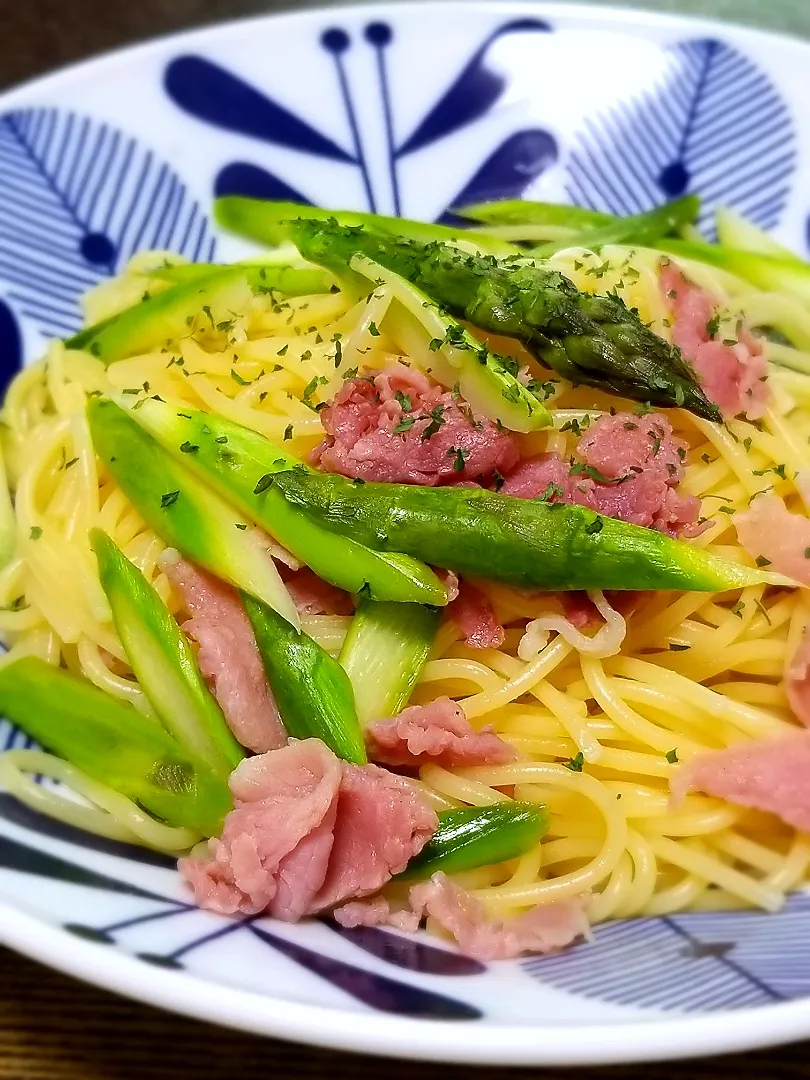 パパ作👨アスパラと生ハムのパスタ|ぱんだのままんさん