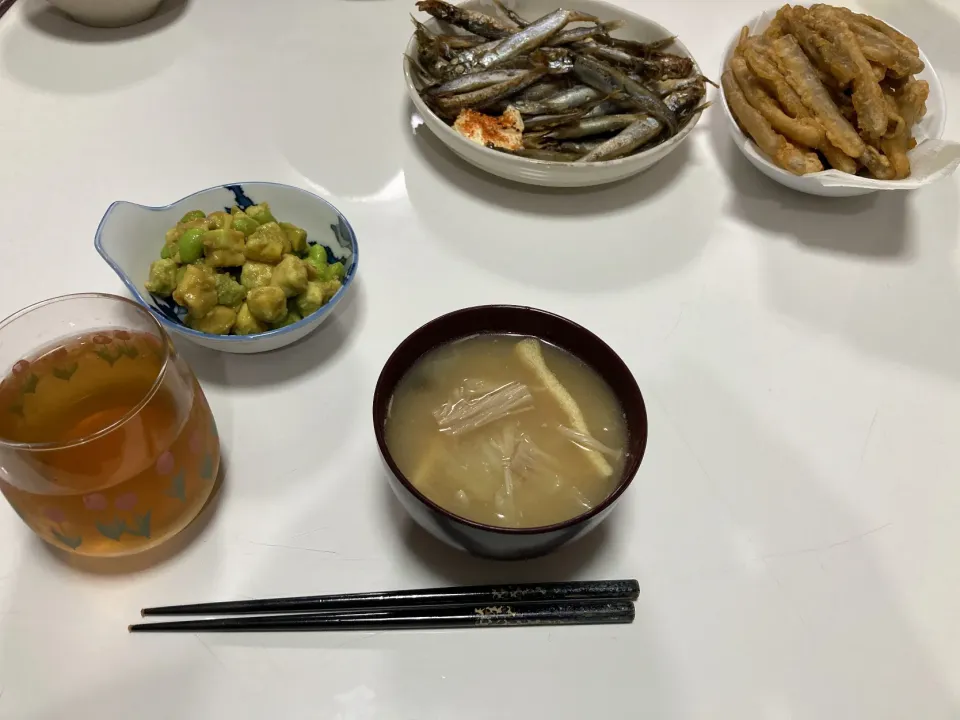 作り置きとアルモンデ晩御飯☆枝豆とアボガドのワサビ醤油☆ししゃも☆ごぼうの唐揚げ☆みそ汁（キャベツ・しめじ・えのき・揚げ）|Saharaさん