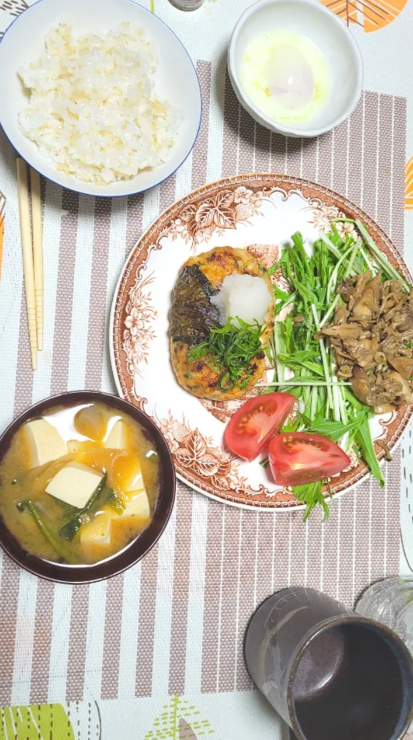 平凡な晩御飯🍴|みちびさん