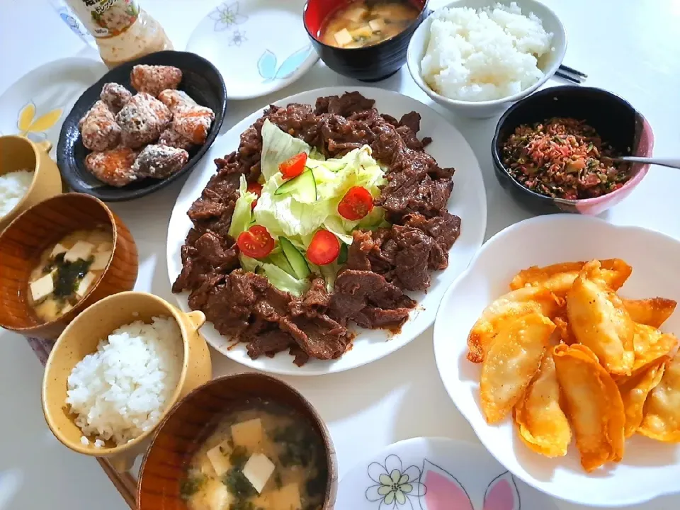 夕食(*^^*)
焼き肉&サラダ🥗
サワラ竜田揚げ
ポテトチーズコーンの揚げ餃子
梅と野沢菜ちりめん
ひき肉と豆腐のお味噌汁(海苔フレーク)|プリン☆さん