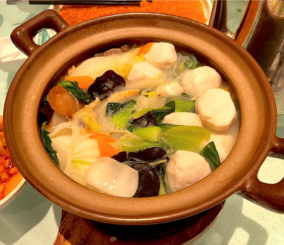 Homemade mashed fish balls and assorted vegetables in casserole|skyblueさん