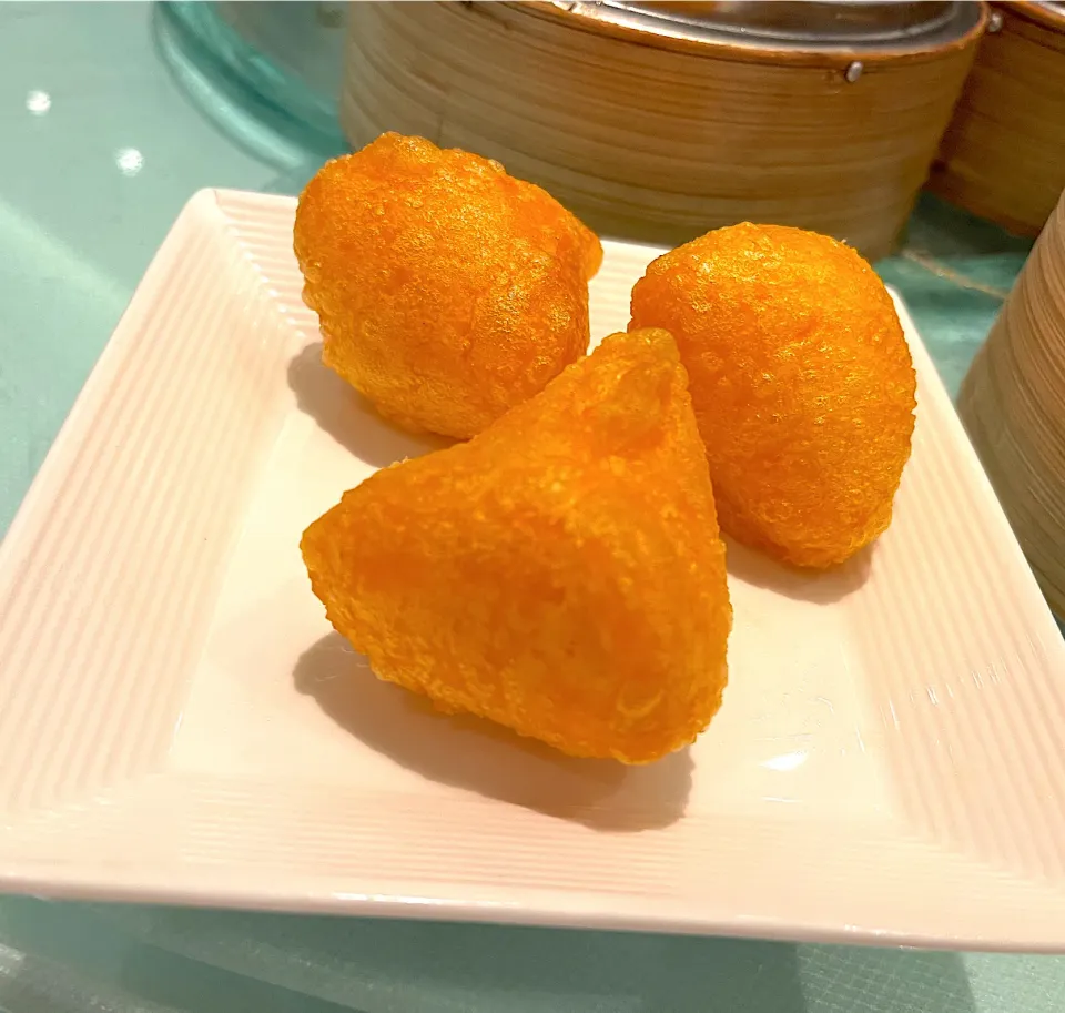 Deep fried dumplings with peanuts|skyblueさん