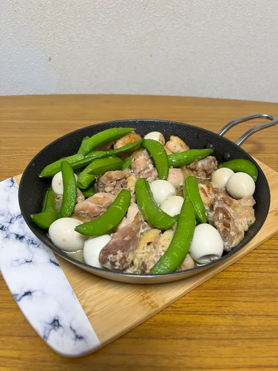 スナップえんどうとうずらのホットチキンサラダ|Rumiさん