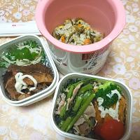 高菜ピラフ、空芯菜と豚肉の炒め物、しらすとピーマンの炒め物、チャシュウ、竹輪&ブロッコリー&ミニトマト