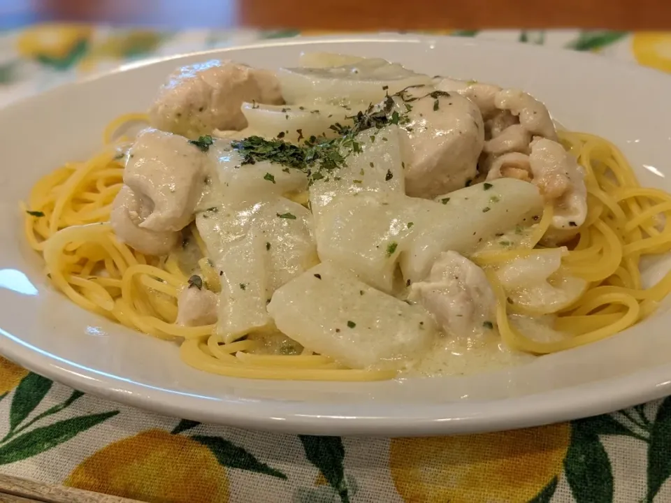 旦那さん作☆鶏胸肉とカブのポタージュパスタ🍝|Kanaさん