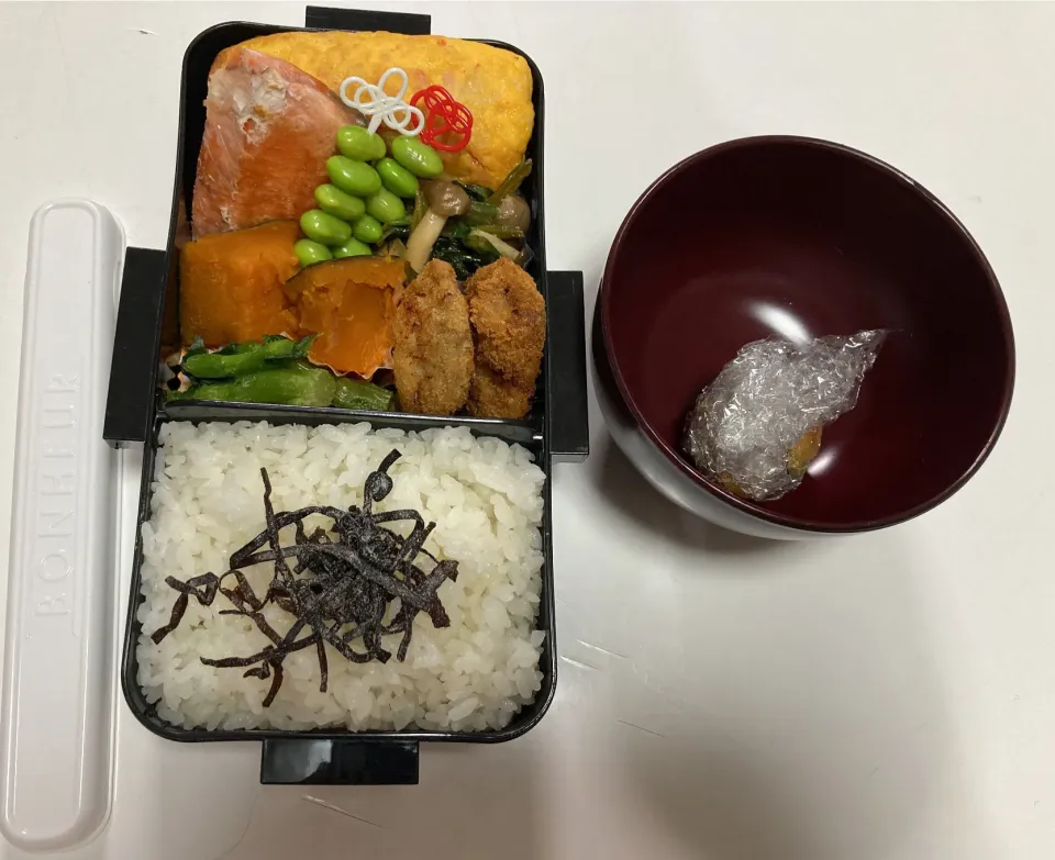 パパ弁☆枝豆ピック☆南瓜の炊いたん☆カニカマ入り卵焼き☆梅しそチキン☆菜の花の辛子和え☆ほうれん草としめじのソテー☆鮭☆みそ玉|Saharaさん