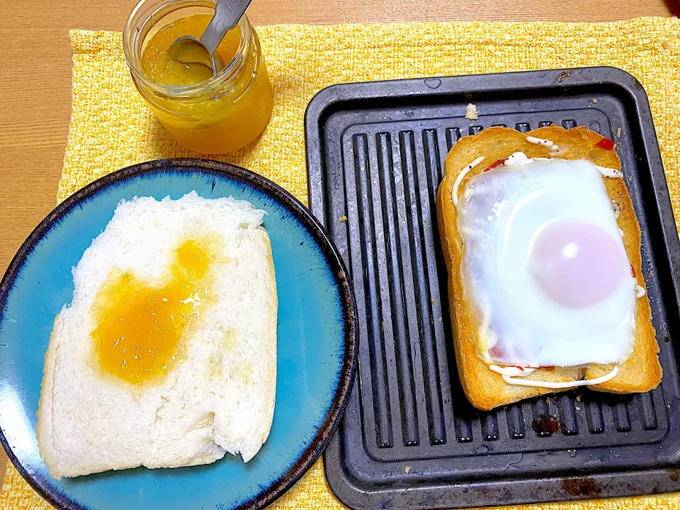 目玉焼きトースト🍳、自家製夏みかんコンフィチュールトースト🍞|1614さん