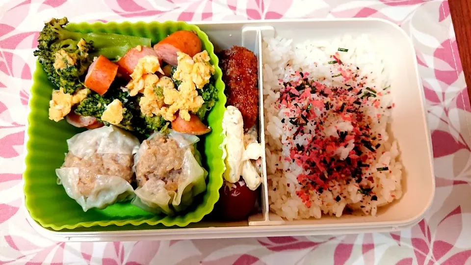 ブロッコリーとウインナーと卵の炒め物❤️旦那さんお弁当❤️|かおるcitronさん