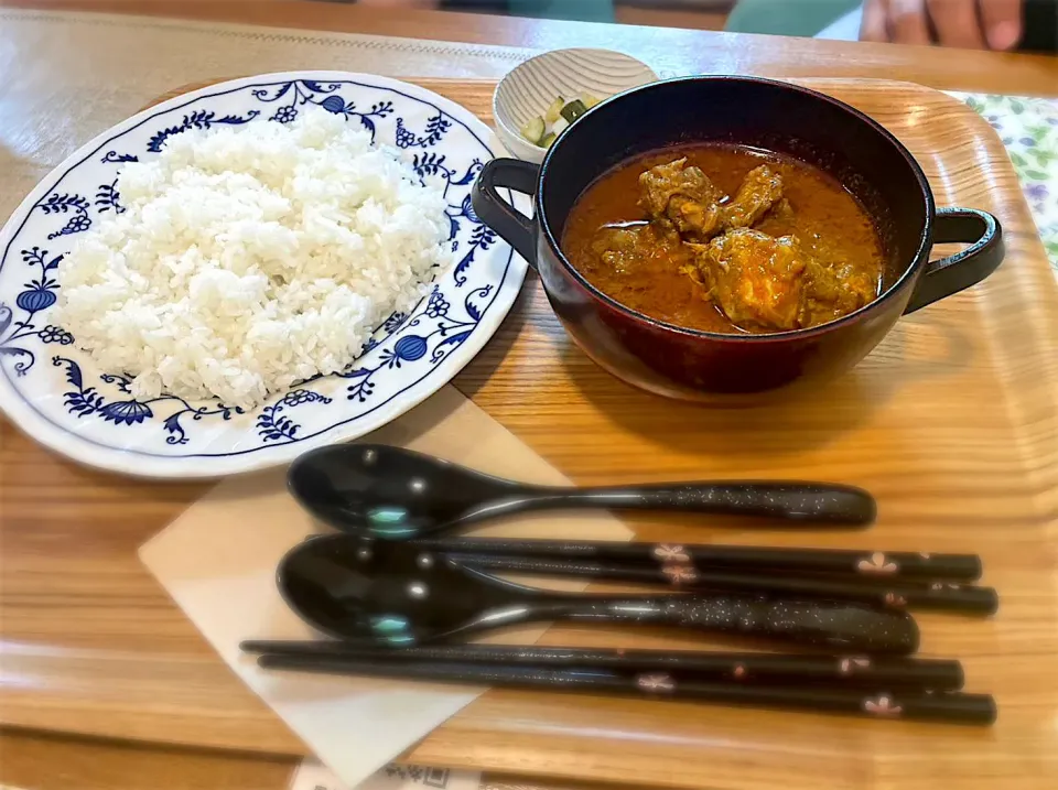 隠れ宿のチキンカレー🍛😋|アライさんさん