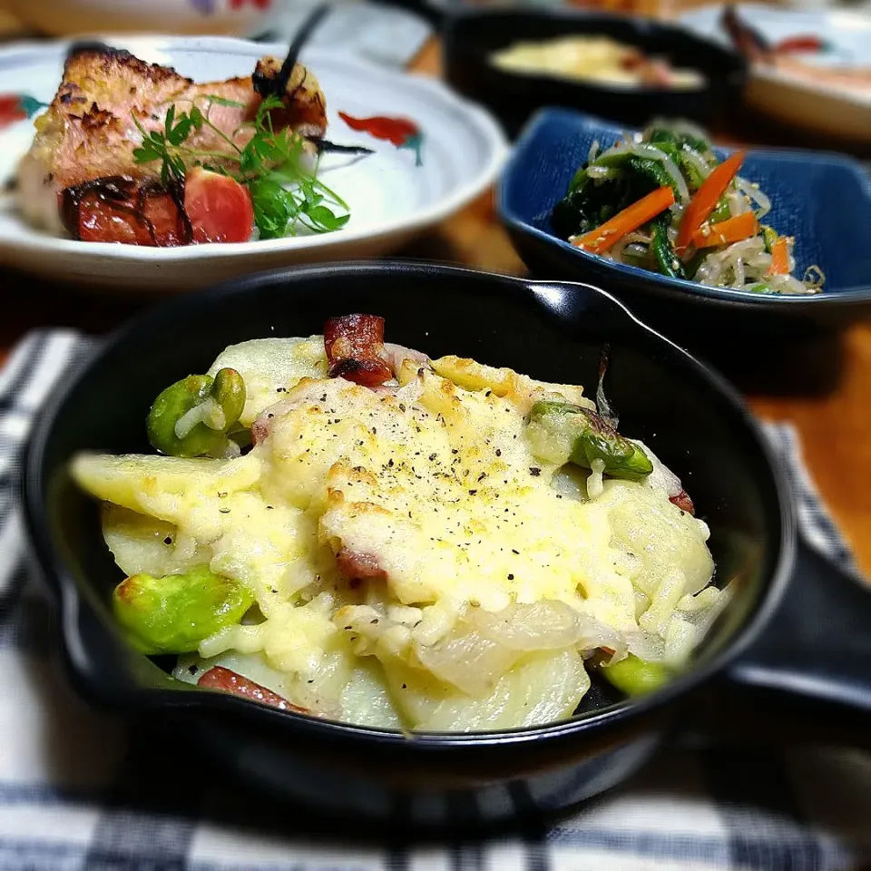 そら豆とじゃがいもとウィンナーのチーズ焼き|とまと🍅さん