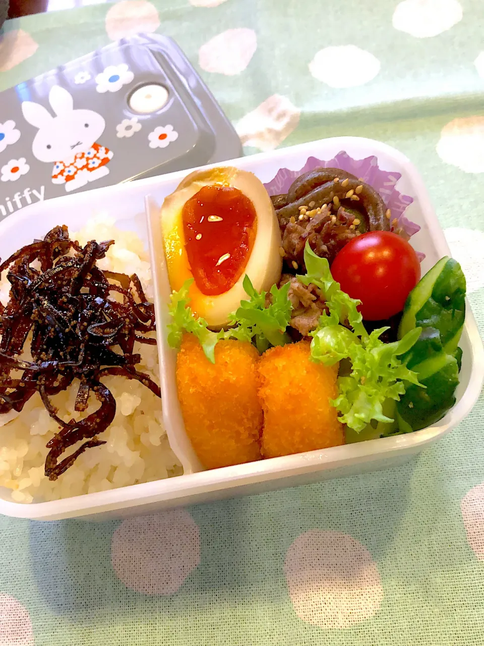 Snapdishの料理写真:2023.5.24  ✩今日のお弁当✩牛肉とピーマンこんにゃくᕷ·͜· ︎︎|rinrin*mama*さん